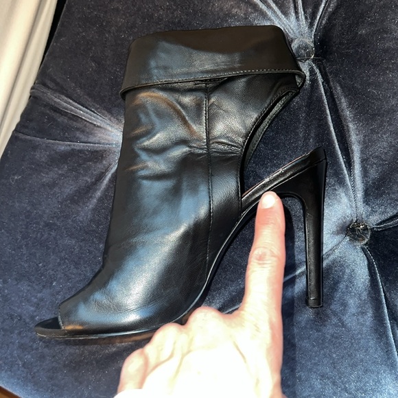 Vince Camuto Black Leather Women's Ankle Zip Up Boots Size 7 Very Comfortable! - Picture 11 of 14